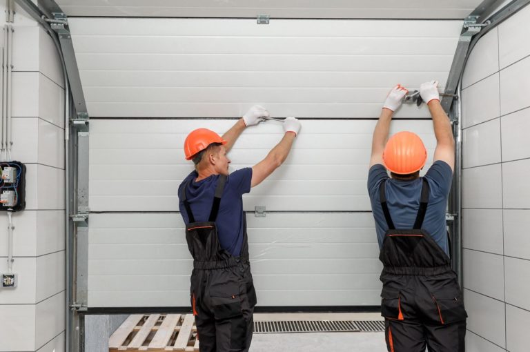 How much does it cost to repair a garage door?